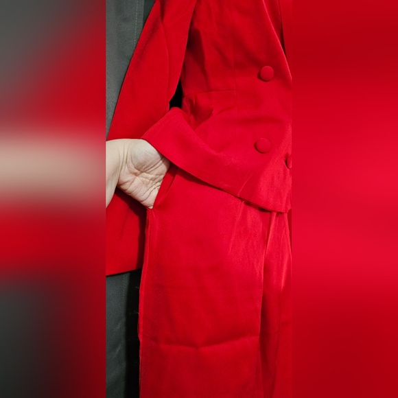 2 Piece pantsuit with cutout-sleeved blazer - Picture 10 of 10